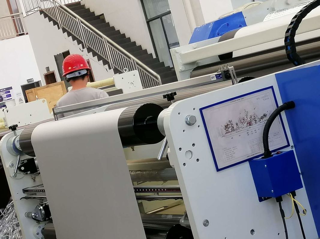 चिल - रोल यूनिट फिल्म Laminating स्वचालित मशीन सटीक तापमान नियंत्रण के साथ सफेद और नीले रंग में